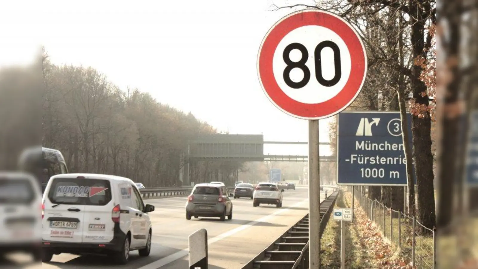 Zwischen Mittlerem Ring und Schloss Fürstenried gilt auf der A 95 Tempo 60 - aber nicht weiter: Vom Schloss bis zum Stadtrand bleibt es jetzt bei 80 km/h. Danach folgt der Abschnitt durch den Forst, in dem es keinerlei Geschwindigkeitsbegrenzung gibt. (Foto: job)
