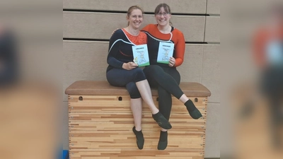 Corinna Zoltner und Nicole Polifka konnten mit ihren Leistungen mehr als zufrieden sein. (Foto: TSV Neufahrn)