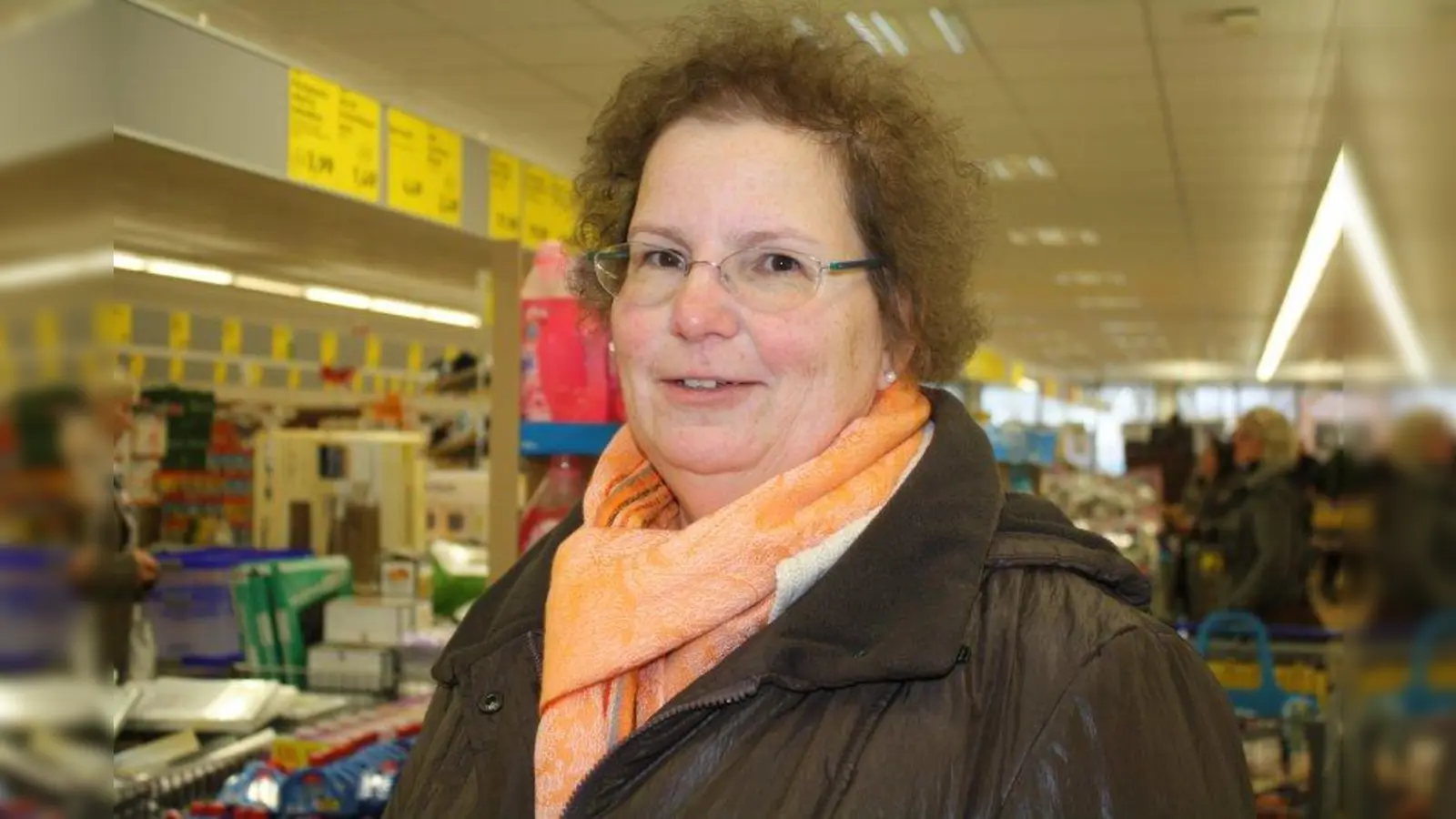 Brigitte Artmann aus Warngau: „Ich finde es sehr gut, dass ALDI SÜD den jungen Menschen hier die Chance gibt, dass sie eine Filiale in Eigenregie leiten können. Das ist für die Auszubildenden eine wertvolle Erfahrung.“ (Foto: sb)