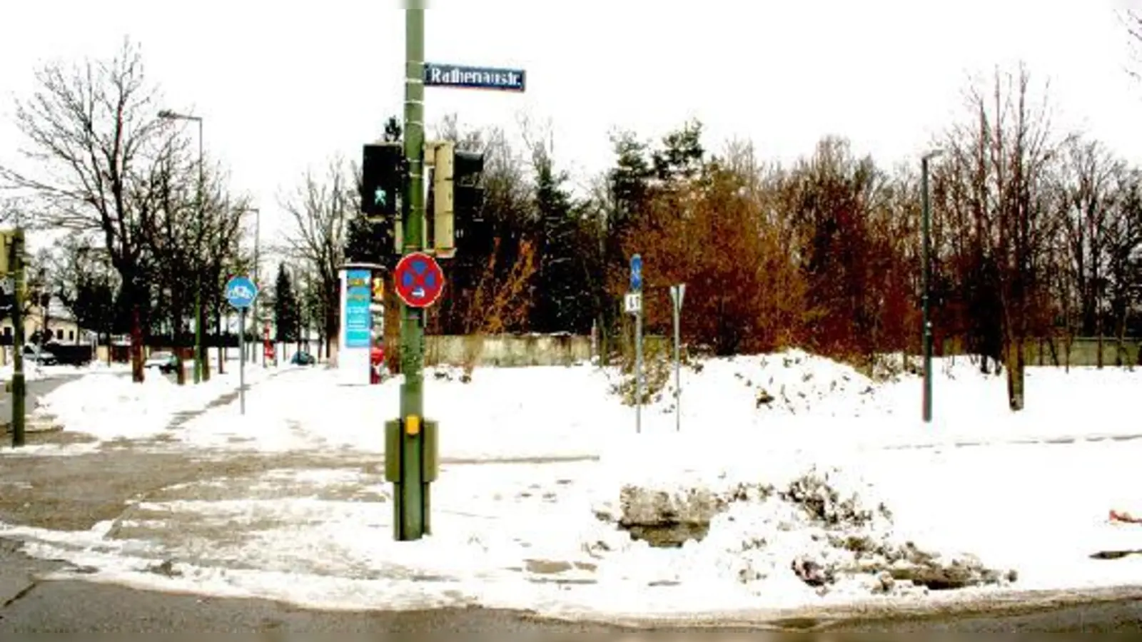 So trostlos wie es an dem geplanten Standort für das Gymnasium aussieht, sind auch die planerischen Aussichten: Es geht nicht voran.	 (Foto: ws)