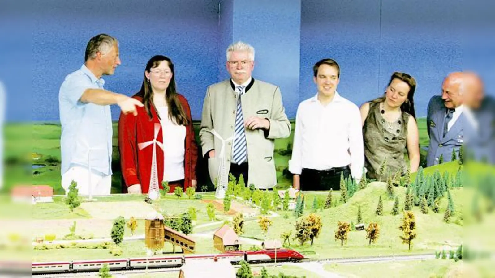 Unter den Gästen im Miniland war auch der bayerische Wirtschaftsminister Martin Zeil (Mitte).	 (Foto: VA)
