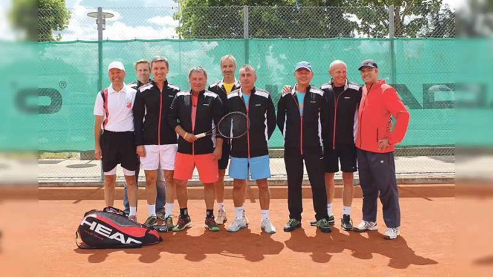 V. l.: David Gassmann, Christian Anneser, Ralf Gruber, Vaclav Toman, Peter Anneser, Jaroslav Bulant, Sportwart Stefan Hargasser und Christoph Schaal feierten den Sieg.	 (Foto: Verein)