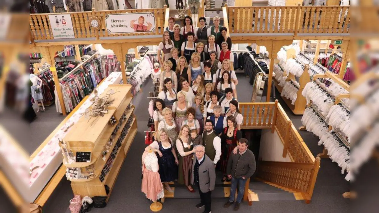 Das Team der Trachtengalerie in Mammendorf setzt sich für Giovanni ein. (Foto: Landhausgalerie)