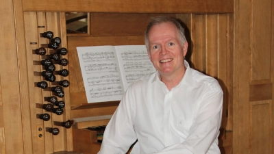 Thomas Rotfuß an der Orgel von St. Stephan. (Foto: pr)