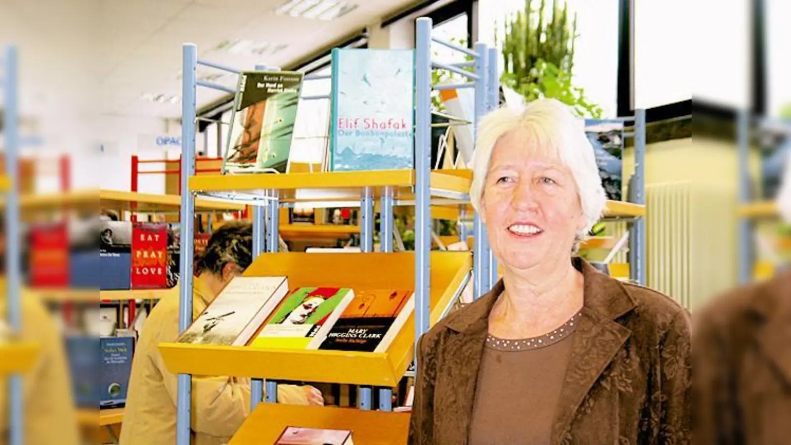 Die Leiterin der Stadtteilbibliothek Neuperlach, Gudrun Barten, würde am liebsten 24 Stunden am Tag öffnen.  (Foto: aha)