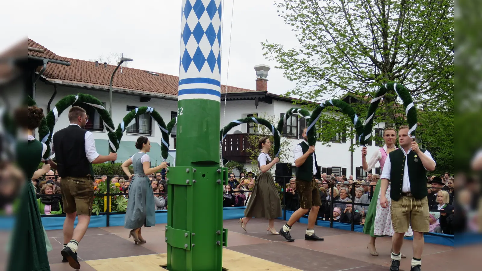 Am 2. Mai findet wieder der beliebte Tanz der Burschen um den Maibaum statt.  (Foto: hw)