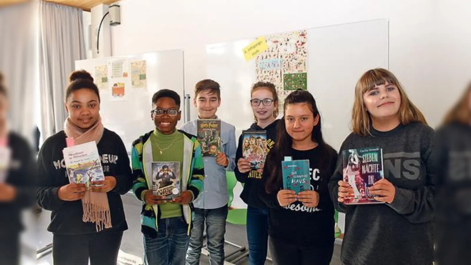 Stellten Auszüge aus ihren Lieblingsbüchern vor (von links): Alia Joy Irikannu, Becklyn Soyen, Anton Saric, Dalila Koldzic, Melike Görgülü und Wilma Hetz.	 (Foto: ch)