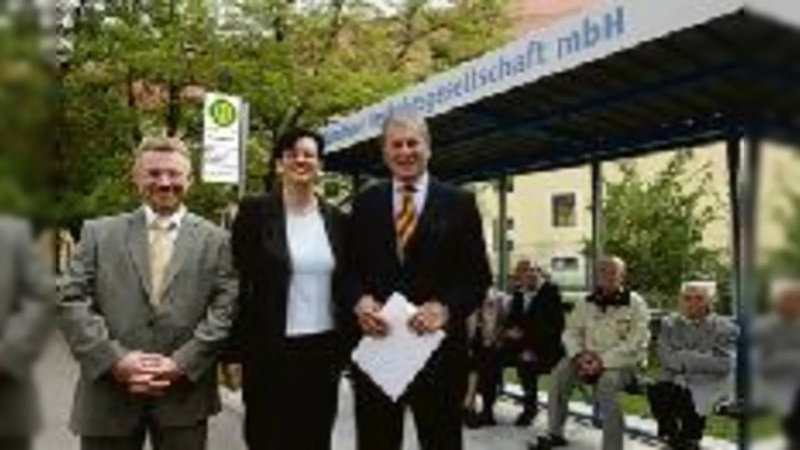 Präsentieren die »Haltestelle« im Schwabinger Münchenstift-Haus: Michael Richarz, MVG-Geschäftsführer Schiene und SWM Ressortleiter Schiene, Bürgermeisterin Christine Strobl und Münchenstift-Geschäftsführer Gerd Peter.  	 (Foto: Münchenstift)