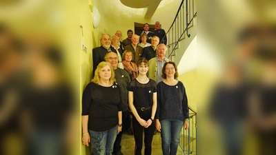 Erfolgreiche Altschützen: Elfriede Plank, Peter Stich, Karl-Heinz Stöckner, James Jenkins, Richard Willbold, Beate Lanzl, Alexander Bartsch, Willi Schütz, Antonia Wild, Christl Lörke, Andreas Lörke, Rudi Popp, Peter Klemet, Wolfgang Lörke und Susanne Wild. (Foto: Altschützen Traubing)