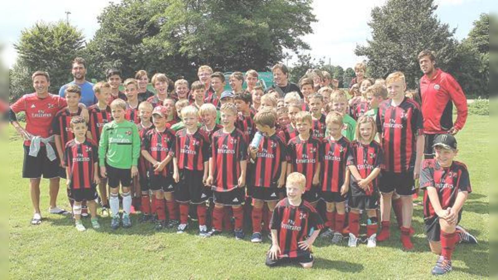 Erstes Trainingscamp des AC Mailand in Riedmoos | Wochenanzeiger