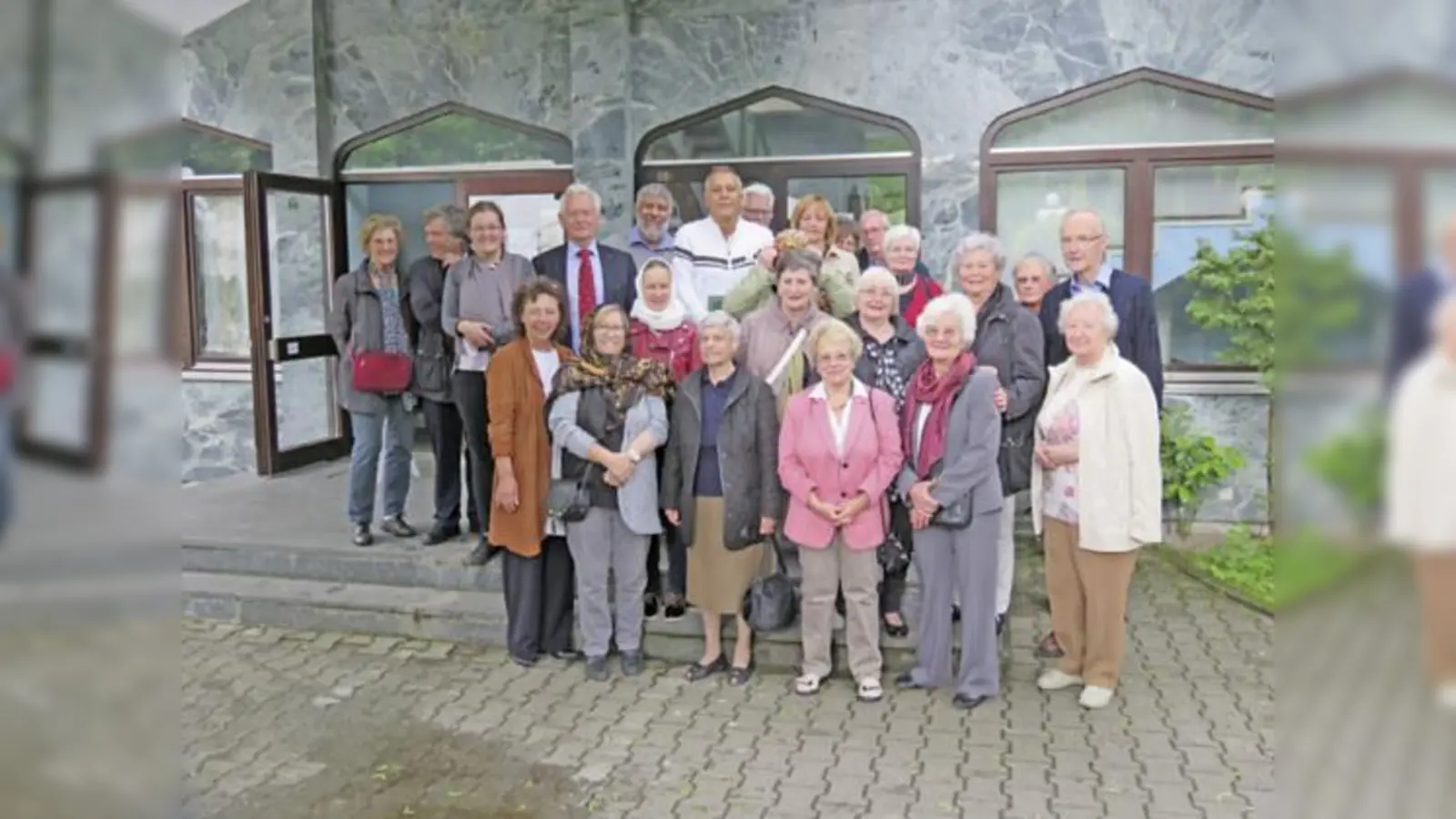 Foto: hintere Reihe: 4. bis 6.von  (Foto: Peter Benthues, Iman Ahmad al-Khalifa und Denis Dadli)