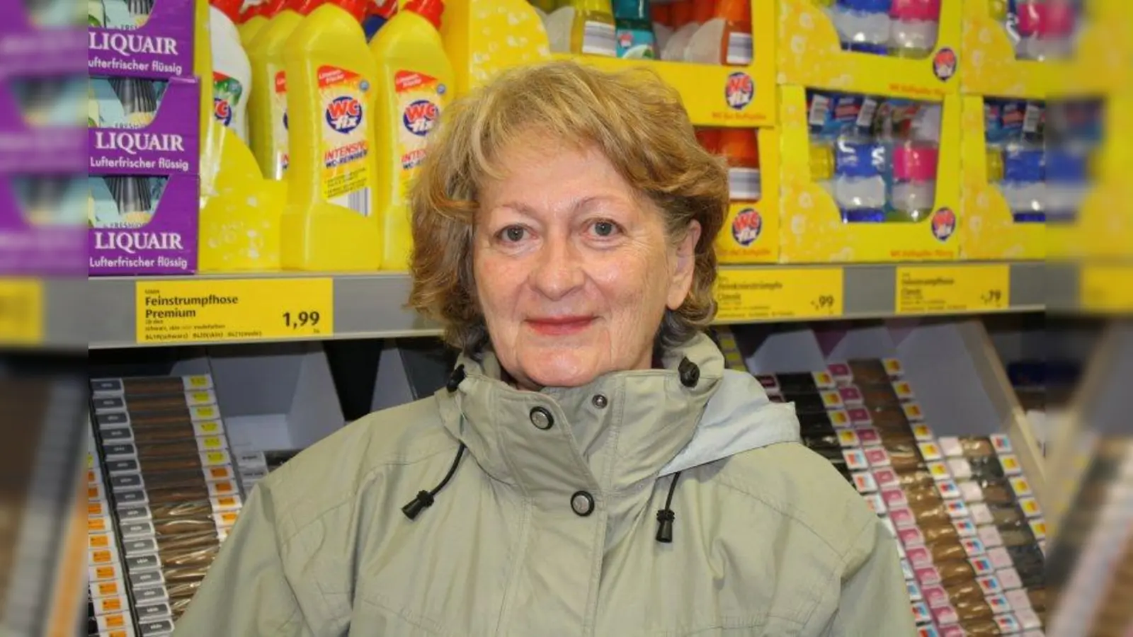 Waltraud Menzel aus Vierkirchen: „Ich kenne die alte Filiale und muss sagen, dass die neue Filiale sehr gut aufgebaut ist. Alles ist unglaublich überschaubar und hell. ALDI SÜD hat immer sehr gute Angebote. Toll finde ich vor allem auch die Aktionsartikel, die es zweimal wöchentlich gibt. Da sind immer sehr gute Angebote dabei und auch die Qualität überzeugt. Das finde ich gut, weil das Preis-Leistungs-Verhältnis grundsätzlich bei ALDI SÜD immer stimmt.“ (Foto: sb)