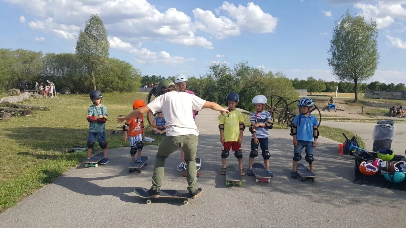 Skaterprofi Tom Cat zeigt wieder jede Menge Insider-Tipps beim Skatekurs im Skaterpark Riem. (Foto: VA)