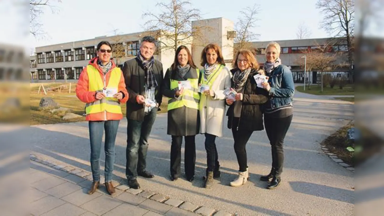 Steffi Feldmayer, Franz Stangl, Elternbeiratsvorsitzende Caroline Krupka, Stellvertreterin Pia Briesenick, Silvia Egerer und Kira Liebmann (von links nach rechts). 	 (Foto: privat)