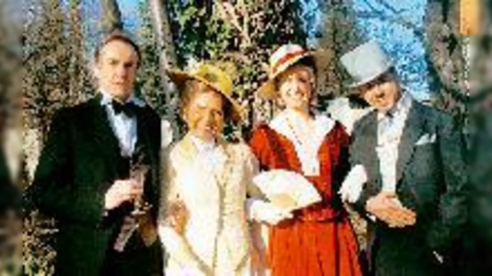 Geschichtlich korrekt: Lilo Cresswells historische Tanzgruppe im Stil der Kolonialzeit sorgte für Aufsehen. Ihr Auftritt wurde passend zum 120-jährigen Jubiläum der Mohr-Villa inszeniert.	 (Foto: Koliopoulos)