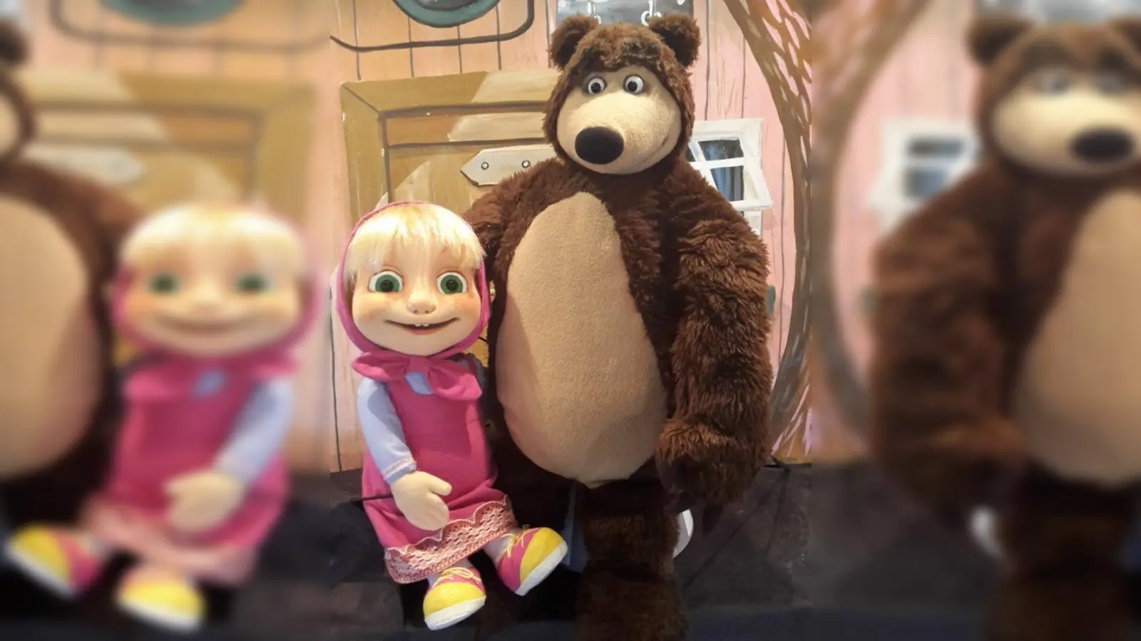 Mascha und der Bär sind beste Freunde. (Foto: Christian Sperlich)