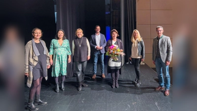 Einige Delegierte der CSU Germering (von links): Franziska Hotter, Thuy Wegmaier, Bezirksrätin Gabriele Off-Nesselhauf, Benedikt Nesselhauf, Sandra Andre, Sigrid Sedlmayr, Oliver Simon. (Foto: CSU)