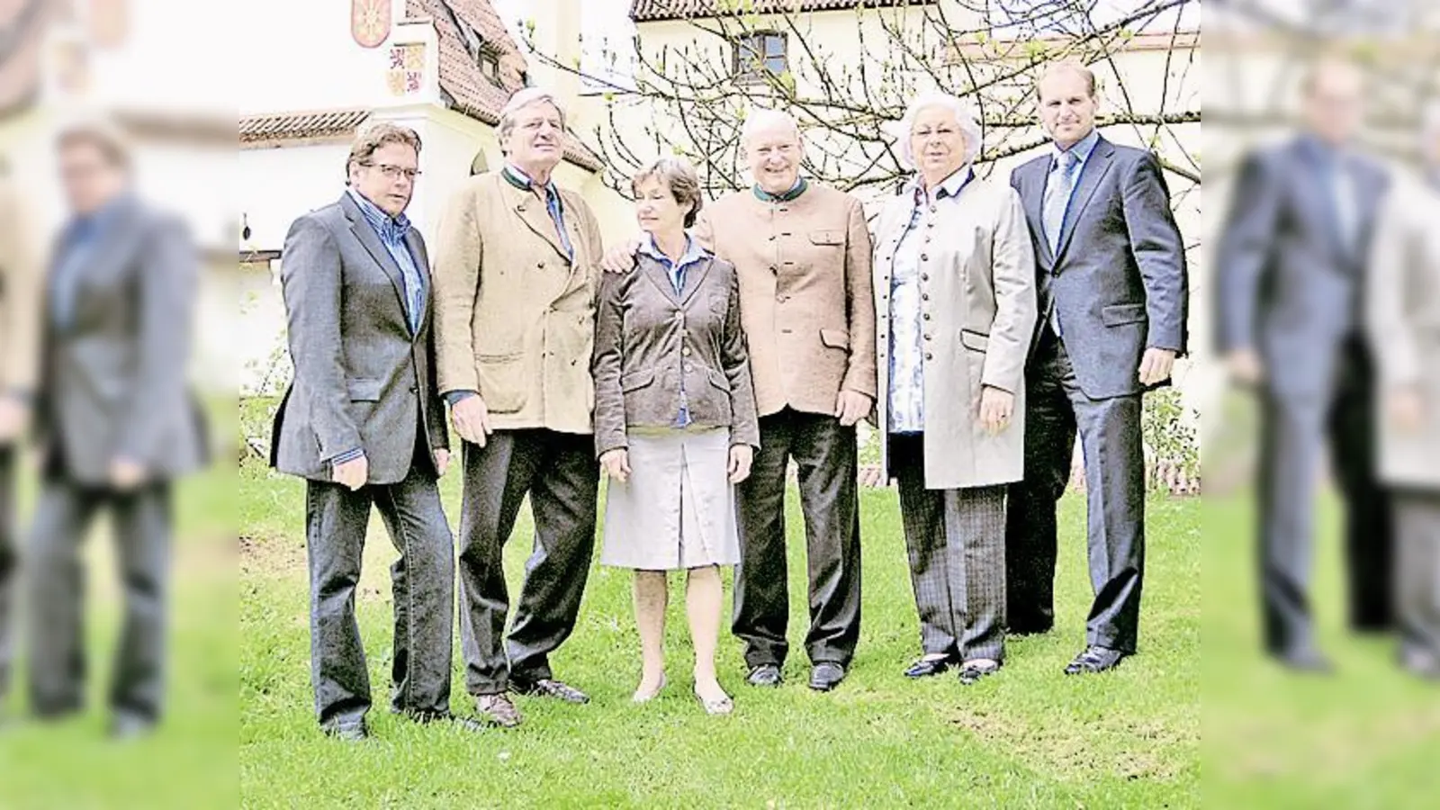 PBG-Vorsitzender Helmut Kraus, Gemeinderat Dr. Dieter Forster, Marianne und Altbürgermeister Hubertus Lindner, Gemeinderäte Katrina Staehle und Oliver Schmidt bei der Ehrung.  (Foto: Privat)