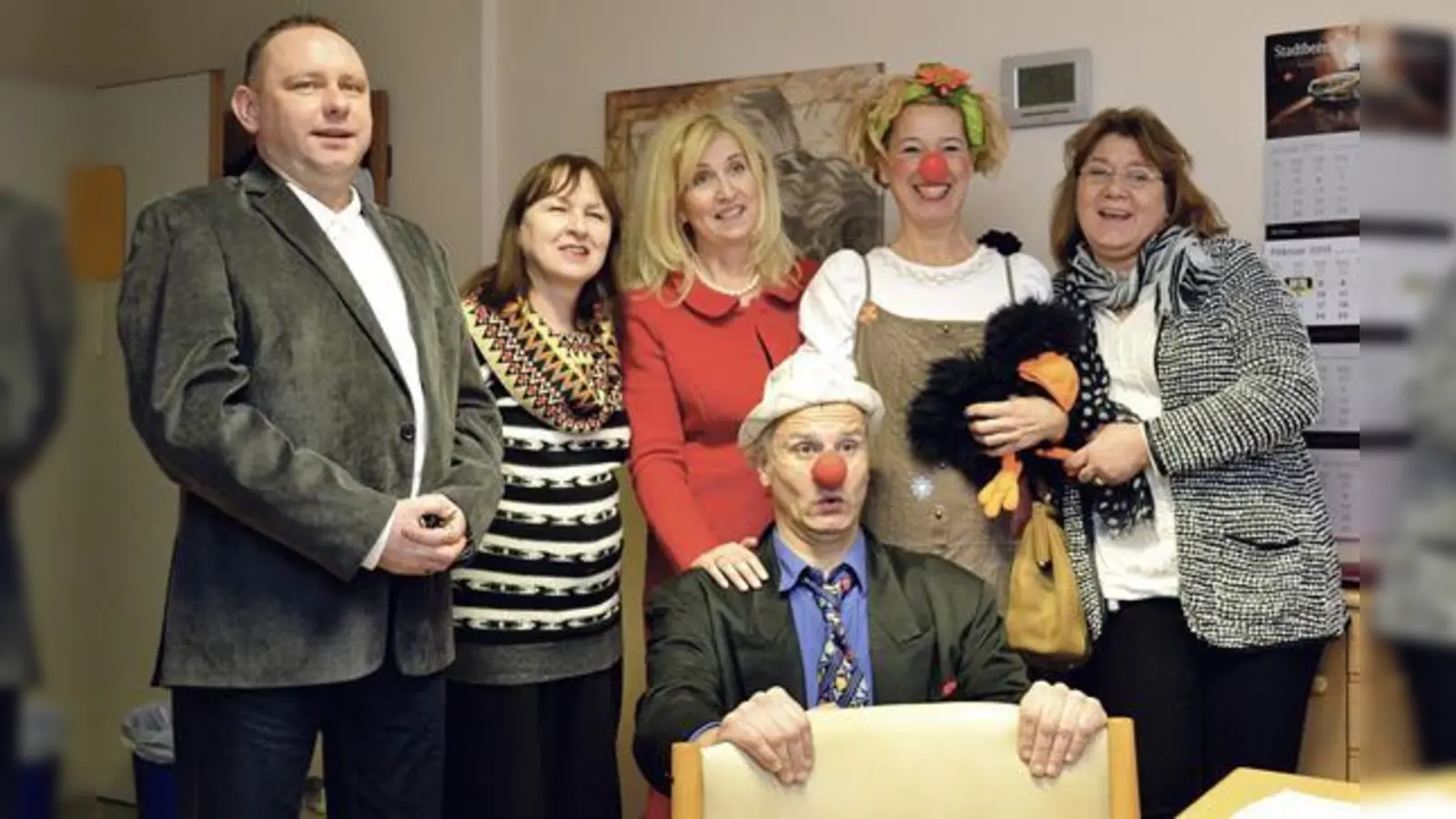 Von links: Michael Laue, Heimleitung des SZ Giesings, Elisabeth Makepeace -Vondrak, Leitung des Vereins, Marianne Obermüller, Gründerin des Projekts »Schokolade hilft immer«, Monika Molodovsky und Brigitte Simon-Beck, Sozialpädagogin.  (Foto: Thomas Holzer)