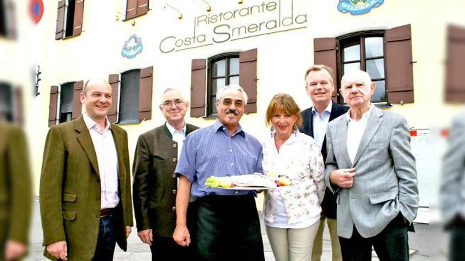 Gemeinsam mit den Berechtigten feierten die Organisatoren und Helfer der Grünwalder Tafel den 5. Geburtstag des sozialen Projektes.	 (Foto: hol)
