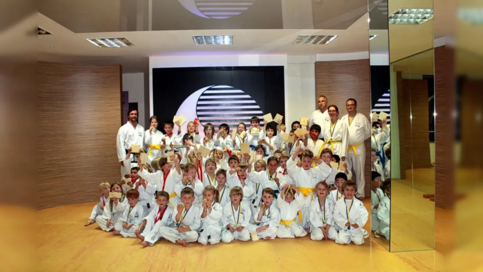 Rund 60 Taekwondo-Schützlinge der TWIN Center in Germering und Gröbelzell haben am 4. Kinderturnier teilgenommen. (Foto: pi)