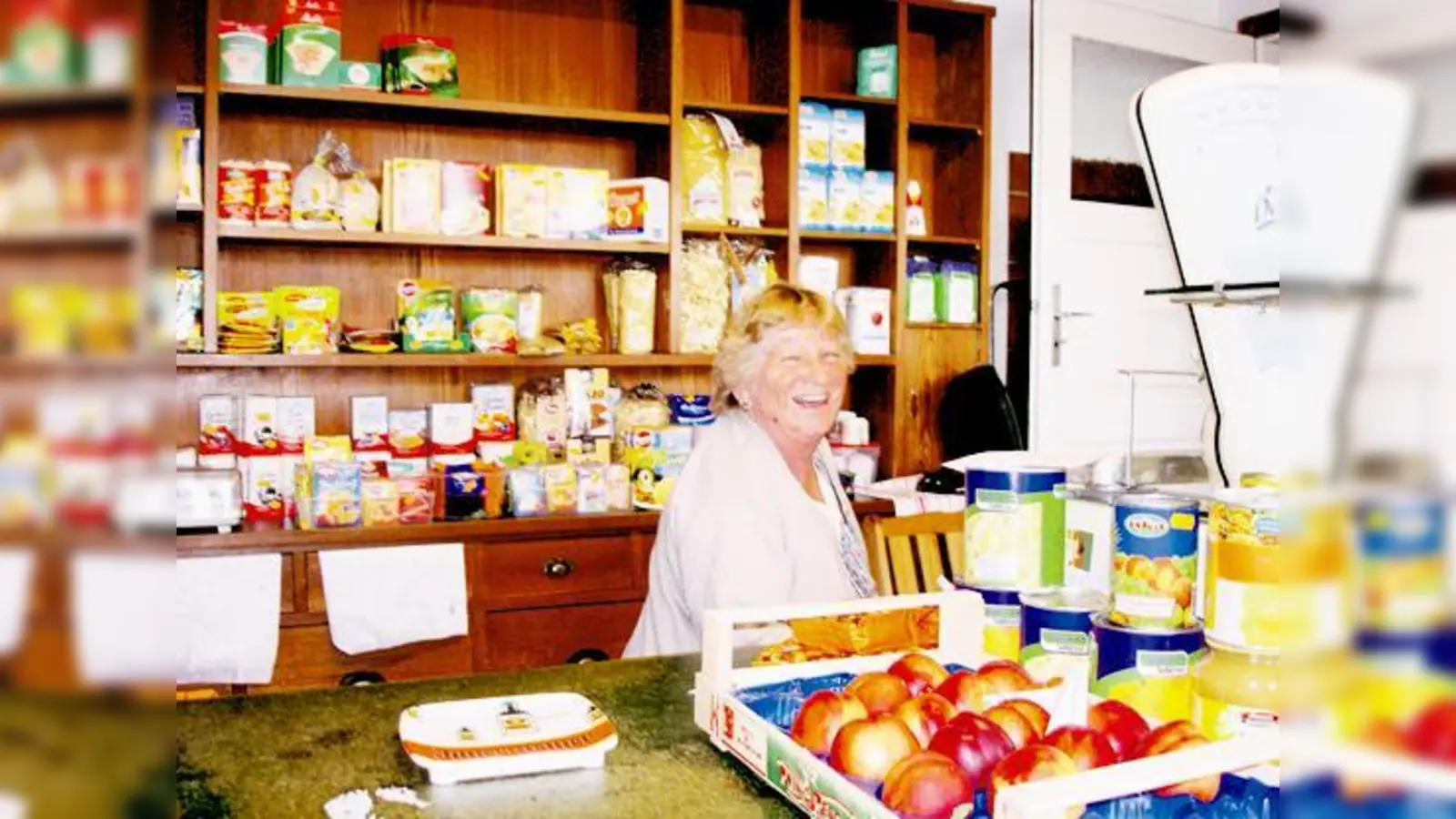 Traudl Maier betreibt einen der letzten Tante Emma Läden Bayerns.   (Foto: Föll)