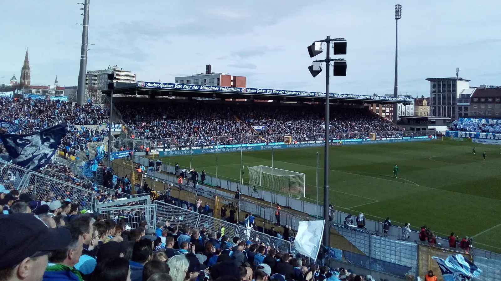 Auch der TSV 1860 hat während der Wiesn ein Heimspiel: am 28. September gegen Kaiserslautern. (Foto: sd)