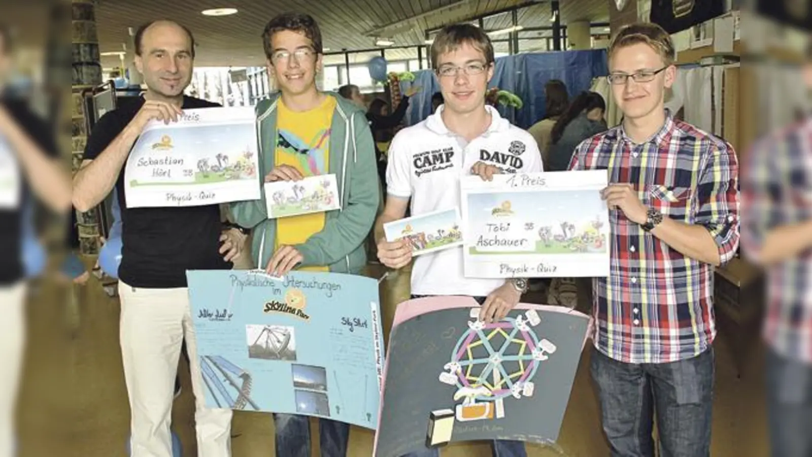 Michael Kornherr mit den Gewinnern Sebastian Hörl und Tobias Aschauer und Lehrwerker Born.    (Foto: VA)