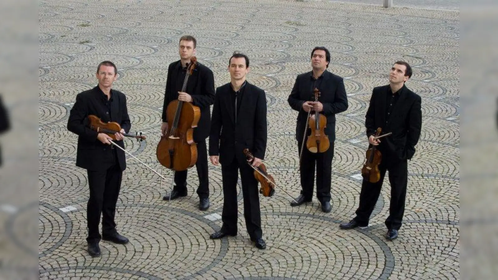 Mit beeindruckender Spielweise reißt das Ensemble „Fünf Jahreszeiten” Zuschauer mit. (Foto: Kulturgipfel)