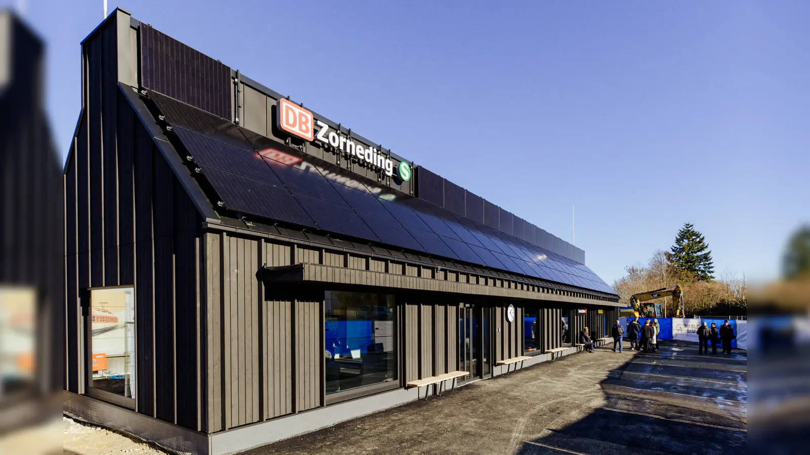 Der neue Bahnhof in Zorneding punktet nicht nur mit einer richtungsweisenden Architektur sondern auch mit seiner klimafreundlichen Bauweise aus regionalen Hölzern. (Foto: Deutsche Bahn AG / Süleyman Siki / BK Media Solutions )