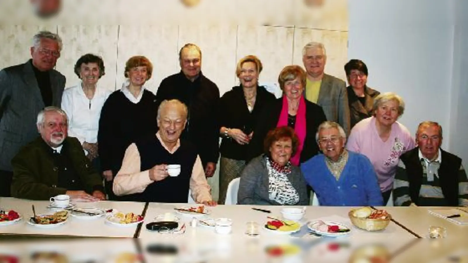 Der neue Frühstückstreff in St. Rita bietet Senioren die Möglichkeit zum Ratschen und Kontakte knüpfen. Aber: Gibt es genug Angebote für Senioren in Bogenhausen? Einhellige Meinung: »Es geht so« (Foto: ak)