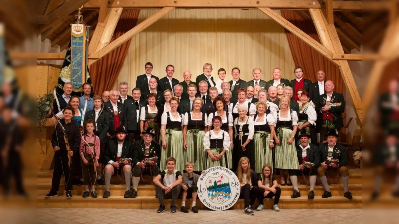 Großes Gruppenfoto anlässlich des 90-jährigen Jubiläums der Schützengemeinschaft Hechendorf-Güntering. (Foto: SG Hechendorf-Güntering)