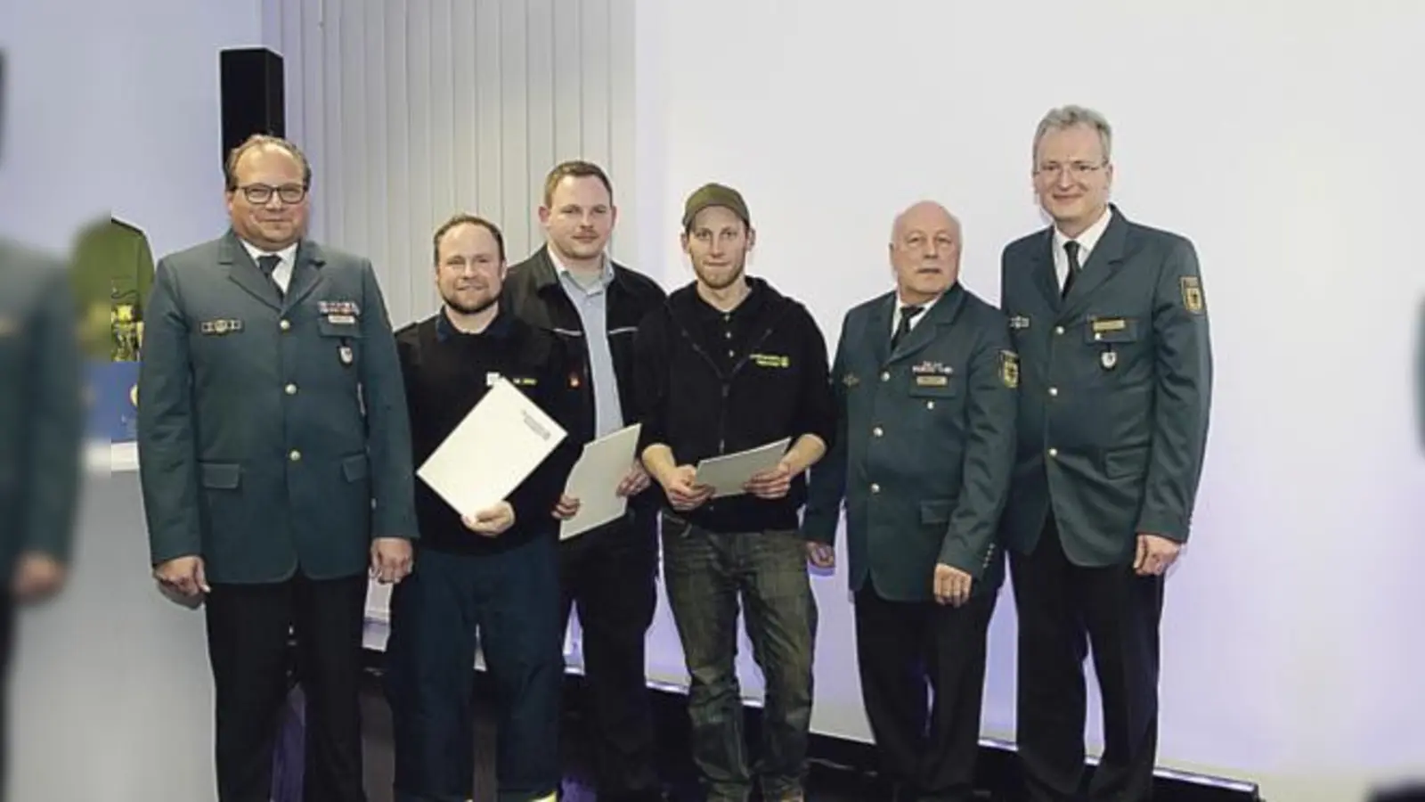 Das THW-Helferabzeichen in Gold wurde an Manfred Mäder, Pieter Beck und Andreas Häusler verliehen.	 (Foto: THW)