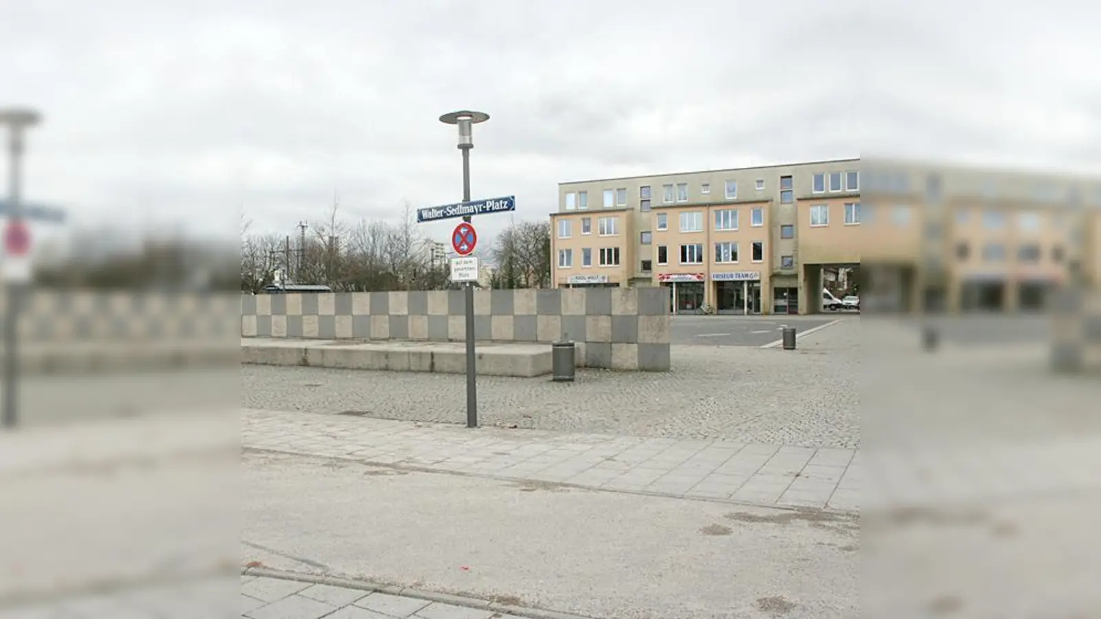 Ob es auf dem Walter-Sedlmayr-Platz in Feldmoching künftig einen Wochenmarkt geben wird, ist nicht sicher.  (Foto: ws)