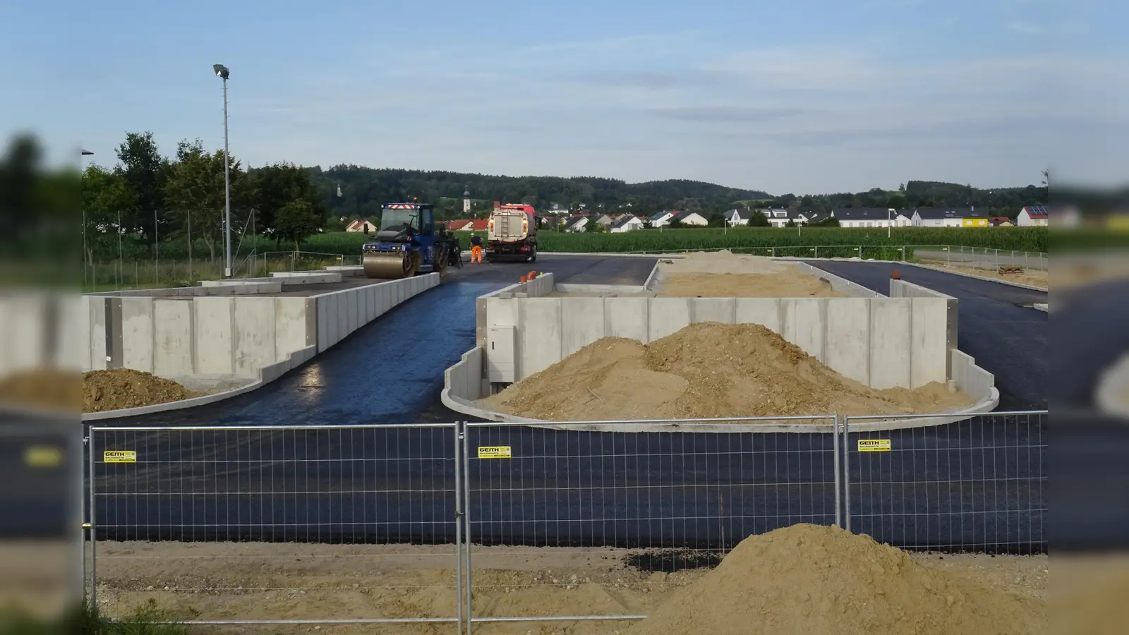 Baustelle in Wargenberg: Der neue Wertstoffhof entsteht an der Straße zum Sportgelände. (Foto: kw)