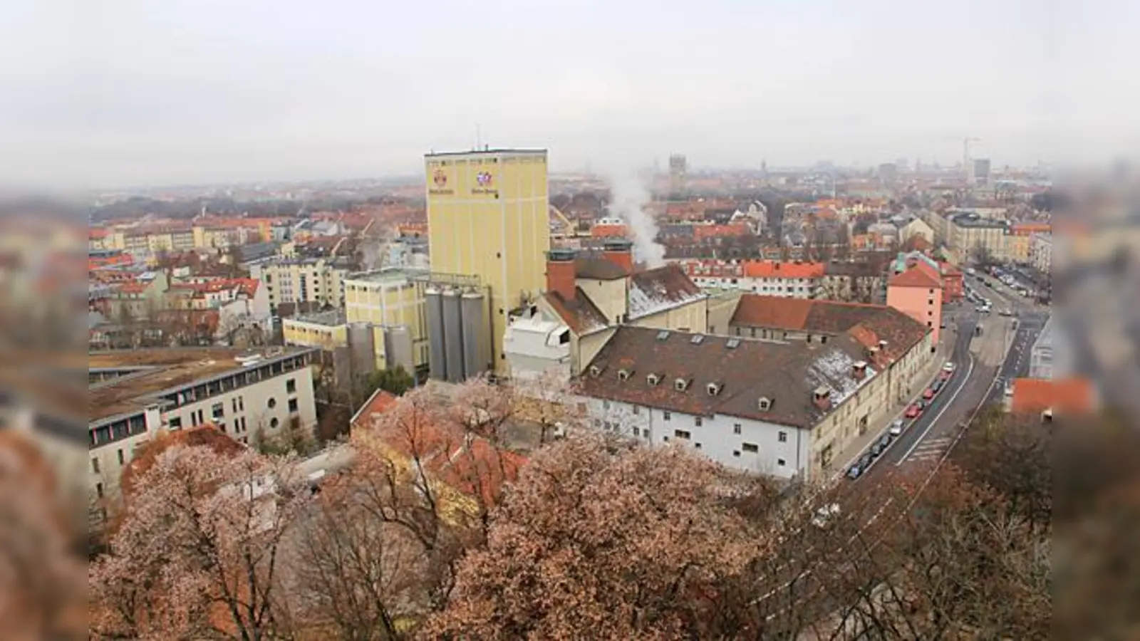 Wo einst die Paulaner-Brauerei stand, soll möglichst viel geförderter Wohnraum entstehen.	 (Foto: Paulaner)