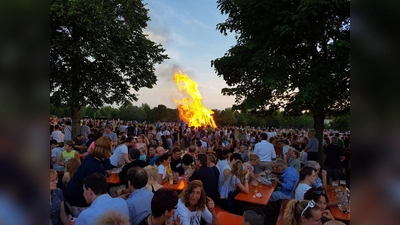 Am Freitag, 28. Juni, findet das traditionelle Sonnwendfeuer der Vaterstettener Feurwehrler ab 17 Uhr neben dem Verkehrsübungsplatz statt. (Foto: FFW Vaterstetten)