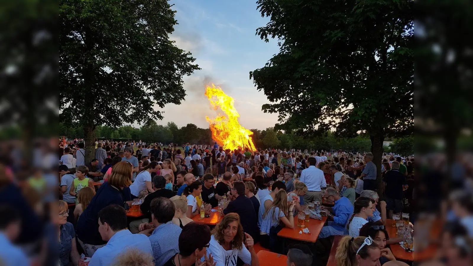 Am Freitag, 28. Juni, findet das traditionelle Sonnwendfeuer der Vaterstettener Feurwehrler ab 17 Uhr neben dem Verkehrsübungsplatz statt. (Foto: FFW Vaterstetten)