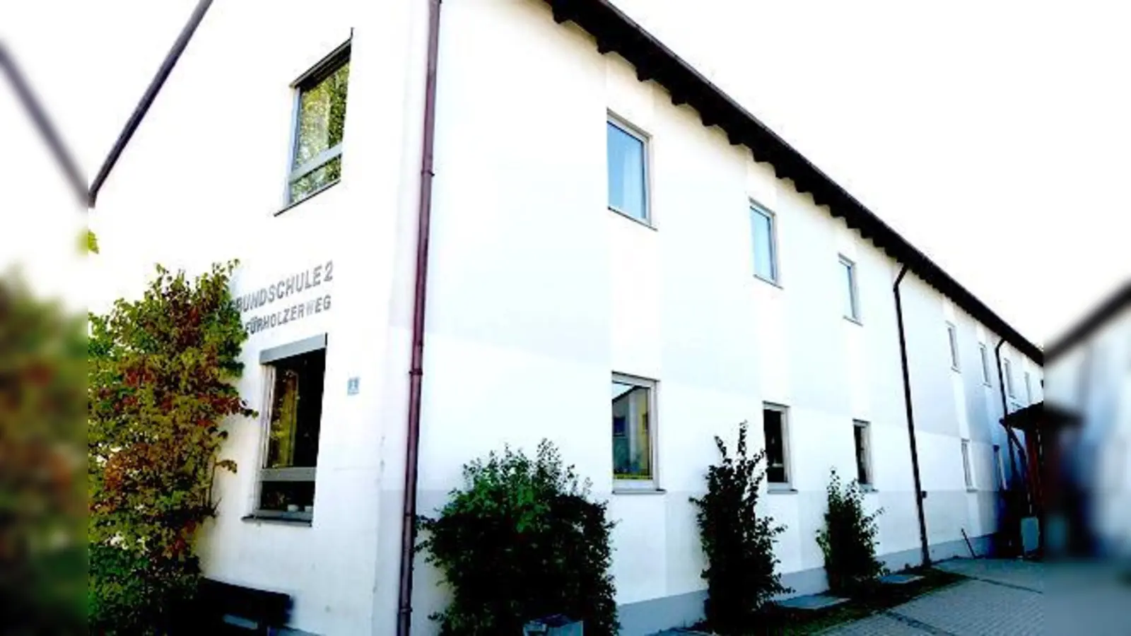 Bald hat sie ausgedient, die Grundschule I am Fürholzer Weg, zum Schuljahr 2014 soll hier ein neues Gebäude stehen.	 (Foto: bb)