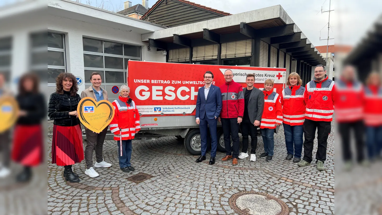 Michaela Steiner, Max Frisch, Gudrun Boer, Dennis Behrendt, Bernhard Seidenath, stv. KreisgeschäftsleiterMichael Schäfer, Angelika Gumowski, Petra Holzner und Dominic Ladewig (v. l.). (Foto: Volksbank Raiffeisenbank Dachau eG)