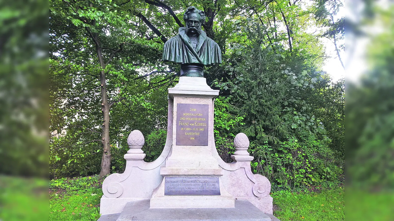 Ein Ziel der Tour ist das Denkmal für Franz von Kobell in den Maximiliansanlagen. (Foto: bas)