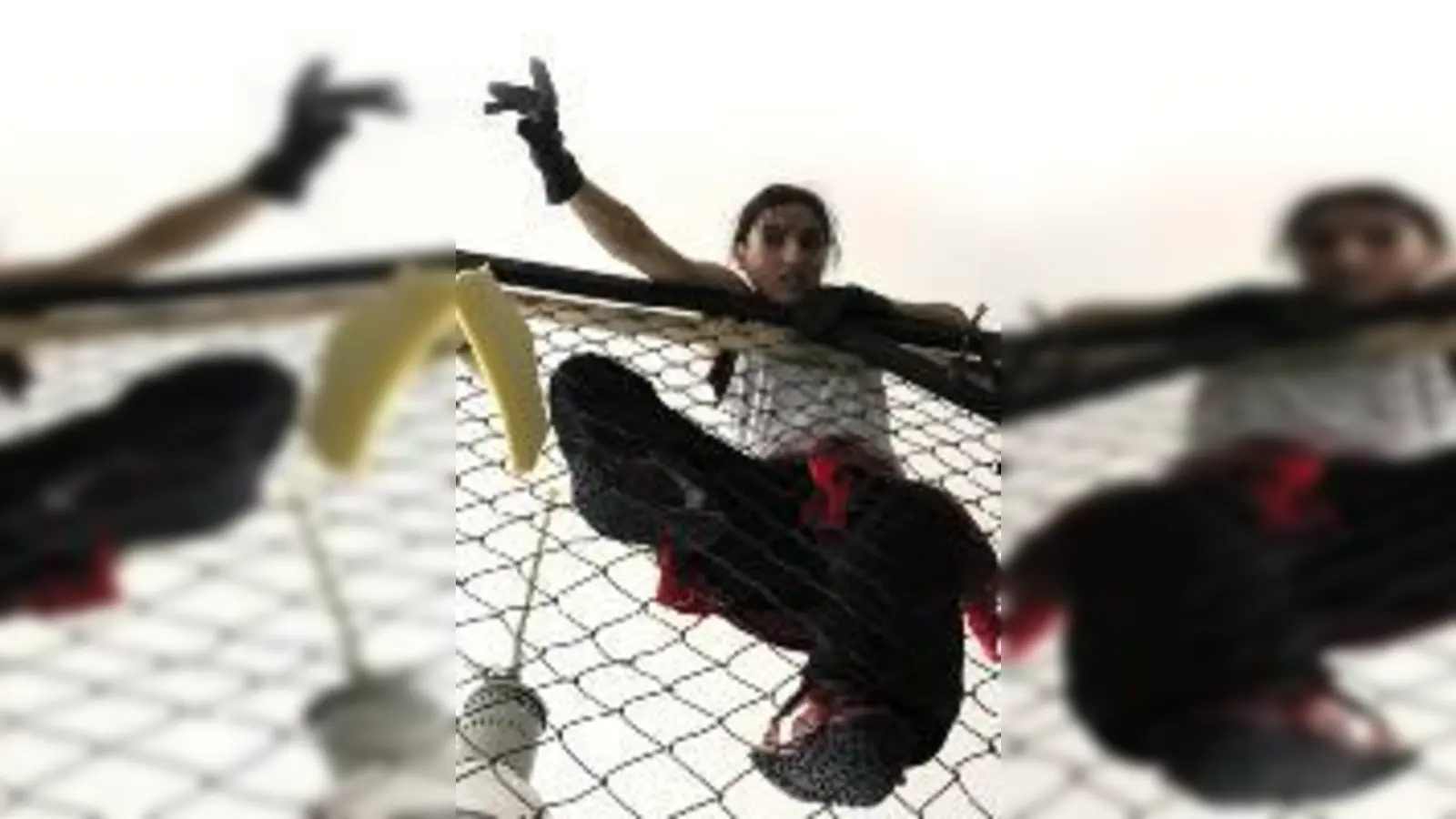 Über Zäune auf dem Weg zur neuen Bürgerlichkeit. Wers einfacher haben will, wählt die Corneliusbrücke oder den Bordeauxplatz.  (Foto: Bettina Stöss)