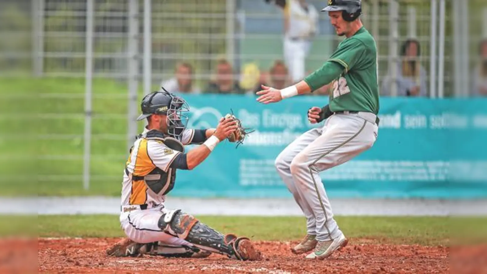 Nach der Niederlage kämpfen sich die Haarer zurück und gewinnen mit 9:3 gegen Paderborn. 	 (Foto: Alexander Freiesleben)