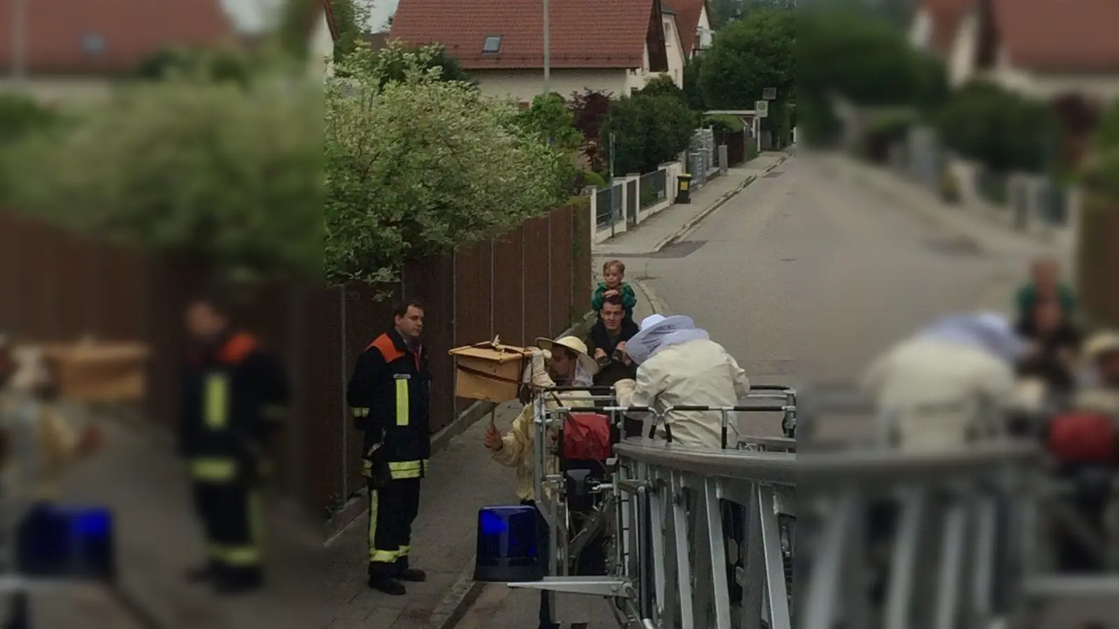 Die Bergung der Bienen eines Imkers in der Birkenstraße verlief erfolgreich. (Foto: Feuerwehr Karlsfeld)