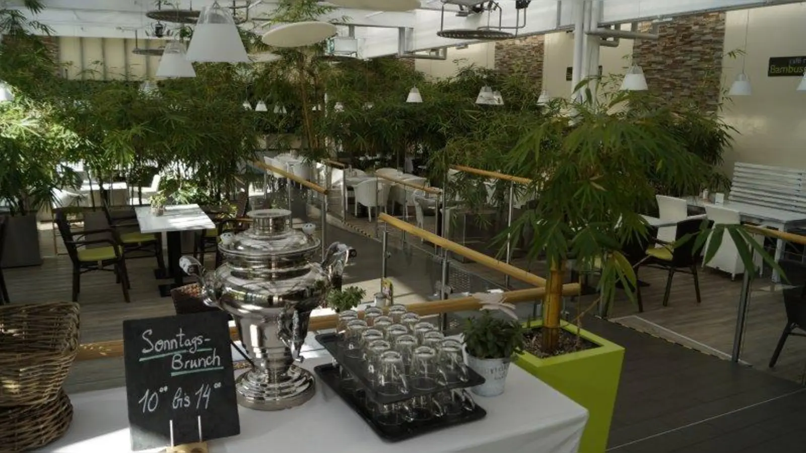 Grün und luftig - im Bambusgarten lässt es sich in entspannter Atmoshäre herrlich schlemmen. (Foto: Bambusgarten)