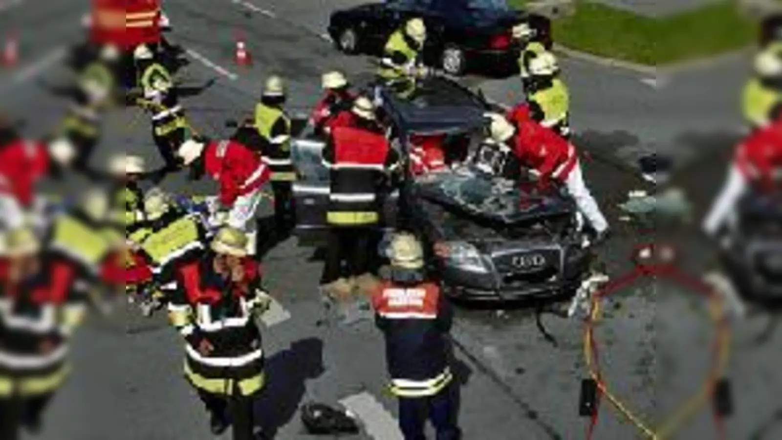 Gegen den Lkw hatte der 60-Jährige mit seinem Auto keine Chance.  (Foto: Feuerwehr)