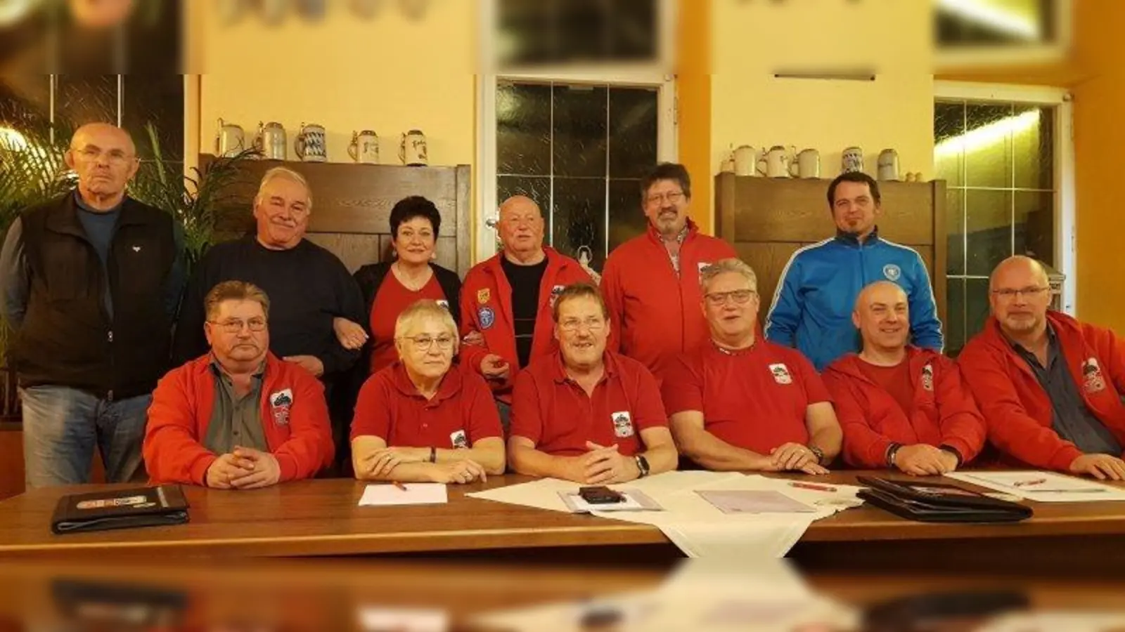 Vorstandsteam: Josef Kern, Jutta Steinhoff, Michael Steinhoff, Peter Hößle, Klaus Hubl, Thomas Leiott (vorne von links), Helmut Röder, Hermann Kress, Helga Hößle, Anton Rohrmoser, Jörg Resch und Georg Tafertshofer (hinten von links). (Foto: MC Weilheim)