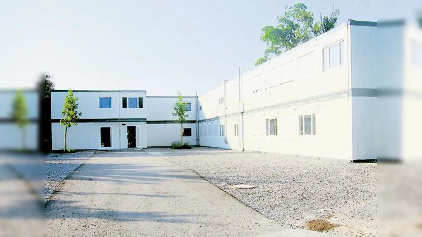 Die trostlose Container-Lösung der Holzkirchner Fachoberschule soll spätestens 2014 der Vergangenheit angehören. 	 (Foto: Andrea Pietsch)