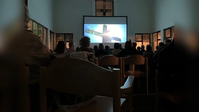 Gemeinsam Kino genießen und Popcorn knabbern, das kann man in der Bonhoeffer-Kirche. (Foto: Lätare-Gemeinde)