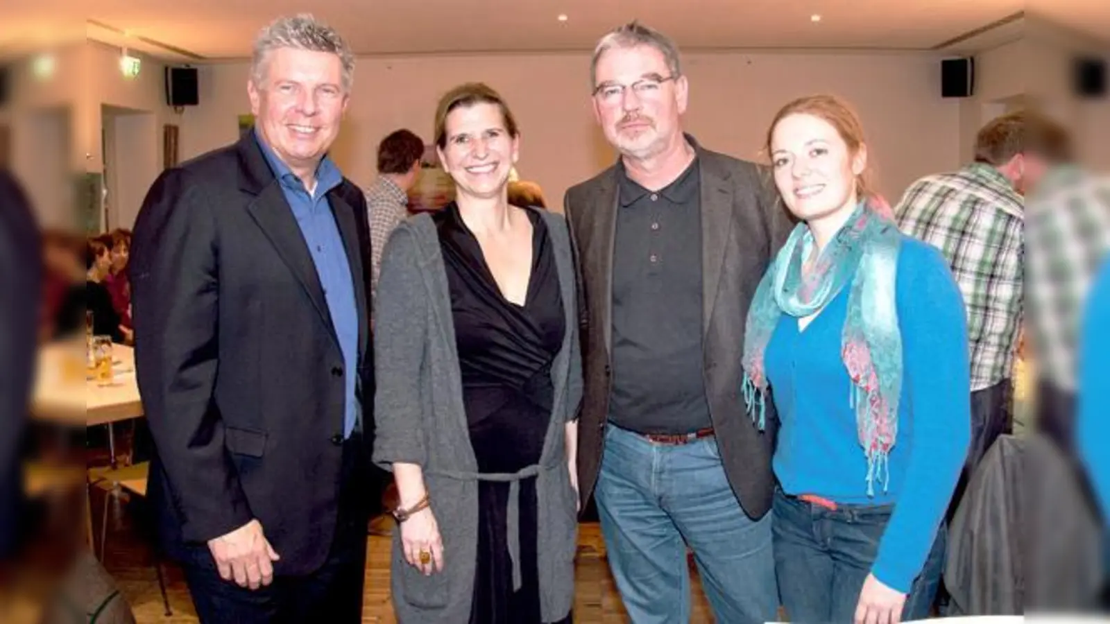 Beim Bürgertreff: Dieter Reiter, Julia Schönfeld-Knor, Alexander Reissl und Nadine Ponsel (v. l.). 	 (Foto: ws)